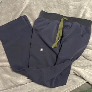Extra small, dark Harbor figs high waisted kade cargo